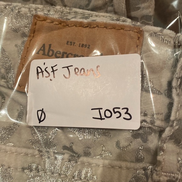 Abercrombie and Fitch Floral Foil Slim Jeans Size 0 Gray / Silver - Picture 9 of 9